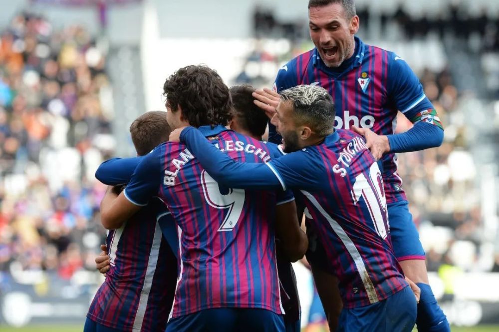 就有9名足 就有9名足